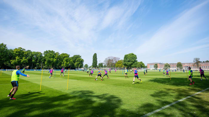 Hertha Berlin trains before its return to action